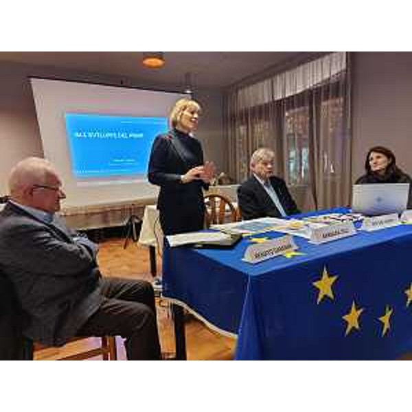 L'assessore regionale alla Finanze Barbara Zilli durante il convegno "Sviluppi del Pnrr: la next generation Eu e gli Eurobond". - L'assessore regionale alla Finanze Barbara Zilli durante il convegno "Sviluppi del Pnrr: la next generation Eu e gli Eurobond".