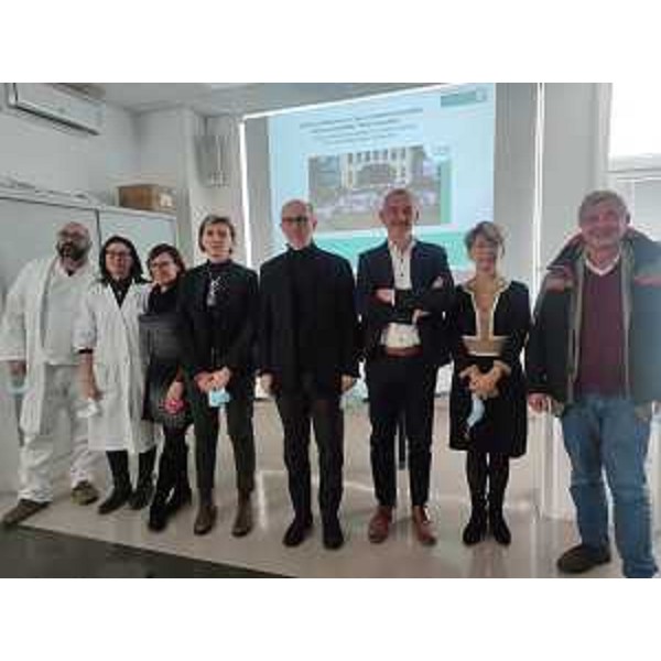 Il vicepresidente Riccardi con il personale dell'Irccs Materno Infantile "Burlo Garofolo" - Il vicepresidente Riccardi con il personale dell'Irccs Materno Infantile "Burlo Garofolo"