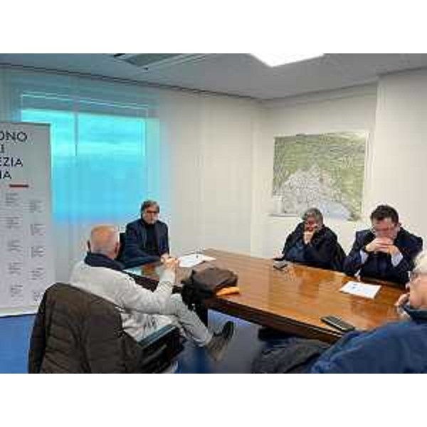 Lassessore regionale alle Attività produttive e Turismo, Sergio Emidio Bini, durante lincontro odierno, nella sede della Regione a Udine, con i rappresentanti di Federconsumatori del Friuli Venezia Giulia e di Adiconsum Fvg. - Lassessore regionale alle Attività produttive e Turismo, Sergio Emidio Bini, durante lincontro odierno, nella sede della Regione a Udine, con i rappresentanti di Federconsumatori del Friuli Venezia Giulia e di Adiconsum Fvg. 