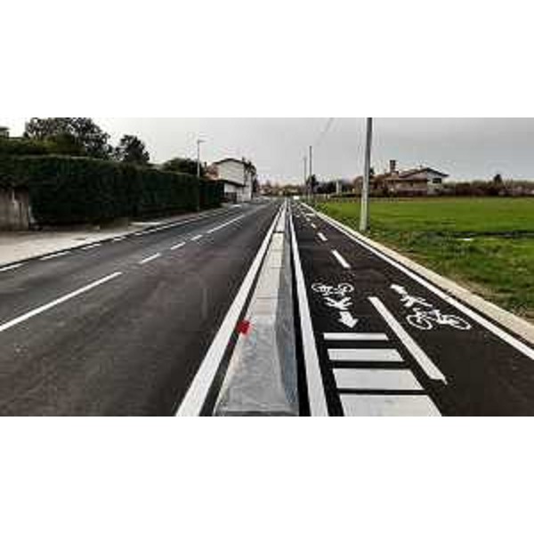 Il tratto della strada rimessa a nuovo - Il tratto della strada rimessa a nuovo