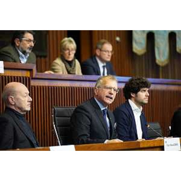 Il presidente del Cr Fvg, Piero Mauro Zanin, con il difensore civico, Arrigo De Pauli, e Simone Polesello (Lega) - Il presidente del Cr Fvg, Piero Mauro Zanin, con il difensore civico, Arrigo De Pauli, e Simone Polesello (Lega)