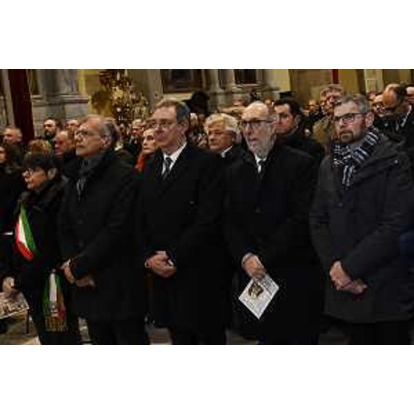  - ll presidente del Consiglio regionale, Piero Mauro Zanin, alla Messa dello Spadone nel duomo di Cividale, accanto al sindaco Daniela Bernardi e alle altre autorità intervenute