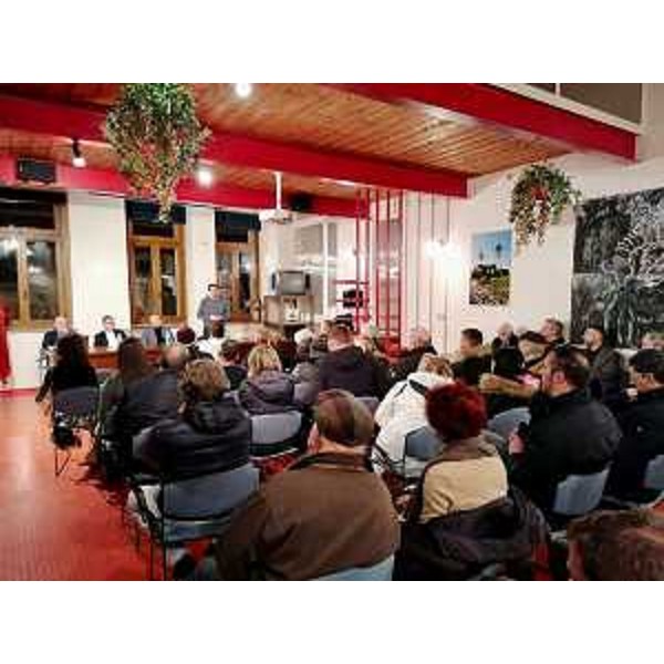 Una fase dell'incontro svoltosi nella sede della Somsi a Pinzano, alla presenza dell'assessore regionale alla Montagna Stefano Zannier - Una fase dell'incontro svoltosi nella sede della Somsi a Pinzano, alla presenza dell'assessore regionale alla Montagna Stefano Zannier