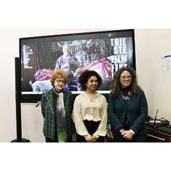 Da sinistra: Tiziana Gibelli (assessore regionale alla Cultura), Monica Goti (presidente associazione culturale Alpe Adria cinema), Serena Tonel (vicesindaco Trieste). - Da sinistra: Tiziana Gibelli (assessore regionale alla Cultura), Monica Goti (presidente associazione culturale Alpe Adria cinema), Serena Tonel (vicesindaco Trieste).