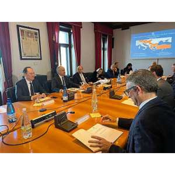 La riunione del Comitato per l'Ordine e la Sicurezza pubblica convocata dal prefetto di Trieste Pietro Signoriello, alla quale hanno partecipato, tra gli altri, il ministro Piantedosi e il ministro per i Rapporti con il Parlamento Luca Ciriani, il viceministro della transizione ecologica Vannia Gava, il governatore del Friuli Venezia Giulia Massimiliano Fedriga e l'assessore alla sicurezza Pierpaolo Roberti e il sindaco di Trieste Roberto Dipiazza. - La riunione del Comitato per l'Ordine e la Sicurezza pubblica convocata dal prefetto di Trieste Pietro Signoriello, alla quale hanno partecipato, tra gli altri, il ministro Piantedosi e il ministro per i Rapporti con il Parlamento Luca Ciriani, il viceministro della transizione ecologica Vannia Gava, il governatore del Friuli Venezia Giulia Massimiliano Fedriga e l'assessore alla sicurezza Pierpaolo Roberti e il sindaco di Trieste Roberto Dipiazza.