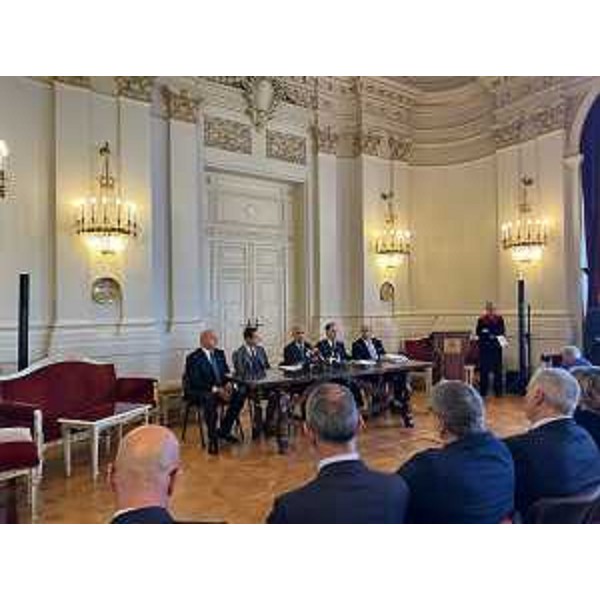 La conferenza stampa al termine della riunione del Comitato per l'Ordine e la Sicurezza pubblica convocata dal prefetto di Trieste Pietro Signoriello, alla quale hanno partecipato, tra gli altri, il ministro Piantedosi e il ministro per i Rapporti con il Parlamento Luca Ciriani, il viceministro della transizione ecologica Vannia Gava, il governatore del Friuli Venezia Giulia Massimiliano Fedriga e l'assessore alla sicurezza Pierpaolo Roberti e il sindaco di Trieste Roberto Dipiazza. - La conferenza stampa al termine della riunione del Comitato per l'Ordine e la Sicurezza pubblica convocata dal prefetto di Trieste Pietro Signoriello, alla quale hanno partecipato, tra gli altri, il ministro Piantedosi e il ministro per i Rapporti con il Parlamento Luca Ciriani, il viceministro della transizione ecologica Vannia Gava, il governatore del Friuli Venezia Giulia Massimiliano Fedriga e l'assessore alla sicurezza Pierpaolo Roberti e il sindaco di Trieste Roberto Dipiazza.