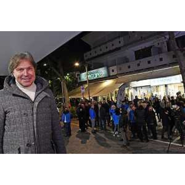 L'assessore regionale Sergio Emidio Bini a Lignano Sabbiadoro in occasione dell'arrivo della Torcia olimpica per i giochi Eyof - L'assessore regionale Sergio Emidio Bini a Lignano Sabbiadoro in occasione dell'arrivo della Torcia olimpica per i giochi Eyof