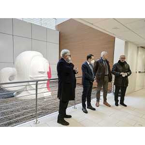 Il vicepresidente del Friuli Venezia Giulia con delega alla Salute Riccardo Riccardi allo scoprimento dell'opera d'arte contemporanea "Vergogna". - Il vicepresidente del Friuli Venezia Giulia con delega alla Salute Riccardo Riccardi allo scoprimento dell'opera d'arte contemporanea "Vergogna".