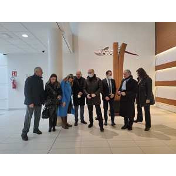 Il vicegovernatore del Friuli Venezia Giulia con delega alla Salute Riccardo Riccardi alla cerimonie di scoprimento dell'opera d'arte contemporanea installata nell'area del padiglione 15 dell'ospedale di Udine "Il male sconfitto". - Il vicegovernatore del Friuli Venezia Giulia con delega alla Salute Riccardo Riccardi alla cerimonie di scoprimento dell'opera d'arte contemporanea installata nell'area del padiglione 15 dell'ospedale di Udine "Il male sconfitto". 