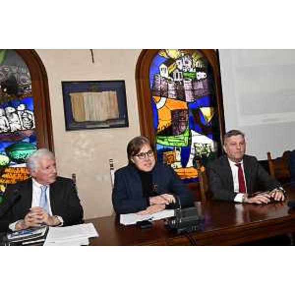 Da sinistra: Claudio Kovatsch (sindaco Grado), Sergio Emidio Bini (assessore regionale Attività produttive e Turismo), Roberto Marin (presidente Git Grado) - Da sinistra: Claudio Kovatsch (sindaco Grado), Sergio Emidio Bini (assessore regionale Attività produttive e Turismo), Roberto Marin (presidente Git Grado)