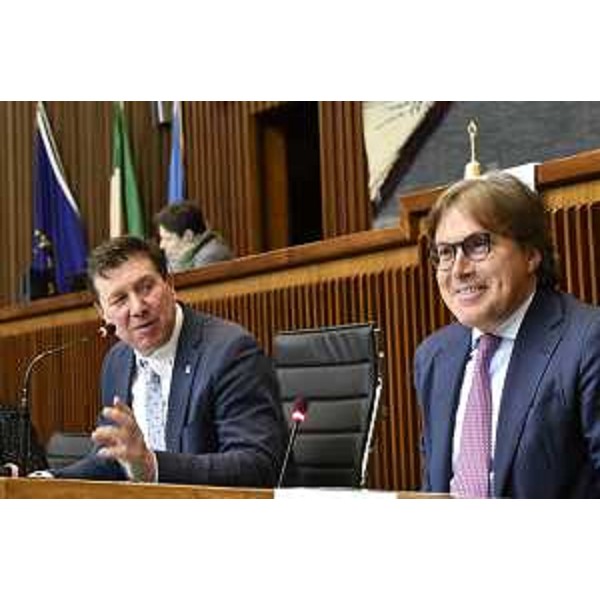 L'assessore alle Attività produttive e al Turismo Sergio Emidio Bini (a destra) durante il suo intervento in Seconda commissione - L'assessore alle Attività produttive e al Turismo Sergio Emidio Bini (a destra) durante il suo intervento in Seconda commissione