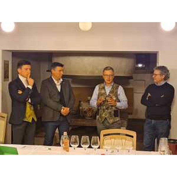 L'assessore Zannier interviene alla selezione per la guida "Top vini Fvg". A sinistra il presidente di Assoenologi Fvg Matteo Lovo, a destra l'editore icolò Gambarotto di Editoriale Top - L'assessore Zannier interviene alla selezione per la guida "Top vini Fvg". A sinistra il presidente di Assoenologi Fvg Matteo Lovo, a destra l'editore icolò Gambarotto di Editoriale Top