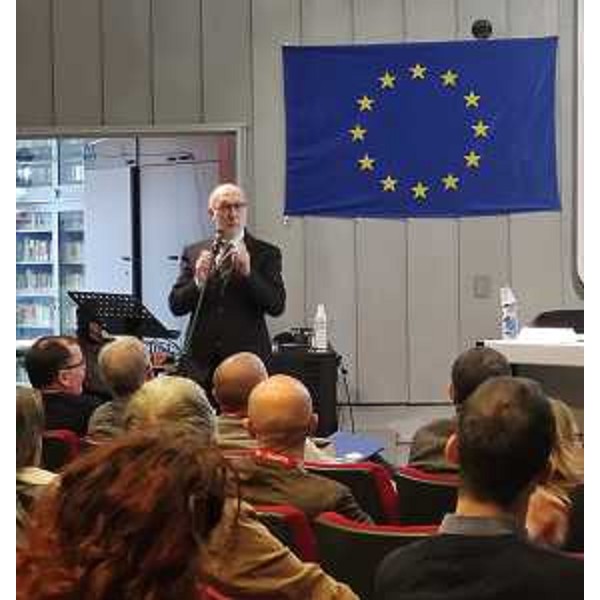 Il vicegovernatore Riccardi nel corso del suo intervento - Il vicegovernatore Riccardi nel corso del suo intervento