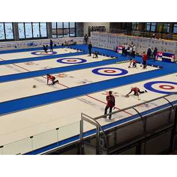 l palazzetto del ghiaccio di Claut che ospita le gare di curling nell'ambito degli Eyof 2023, il Festival olimpico invernale della gioventù europea - l palazzetto del ghiaccio di Claut che ospita le gare di curling nell'ambito degli Eyof 2023, il Festival olimpico invernale della gioventù europea