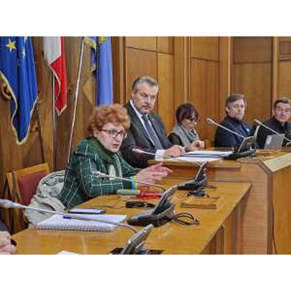 Il presidente della V Commissione, Diego Bernardis, con l'assessore regionale alla Cutura, Tiziana Gibelli, alla riunione di Gorizia - Il presidente della V Commissione, Diego Bernardis, con l'assessore regionale alla Cutura, Tiziana Gibelli, alla riunione di Gorizia