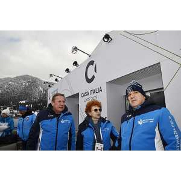 L'assessore Gibelli con il presidente del Coni Fvg Giorgio Brandolin (a sinistra) e il sindaco di Tarvisio Renzo Zanette (a destra) - L'assessore Gibelli con il presidente del Coni Fvg Giorgio Brandolin (a sinistra) e il sindaco di Tarvisio Renzo Zanette (a destra)