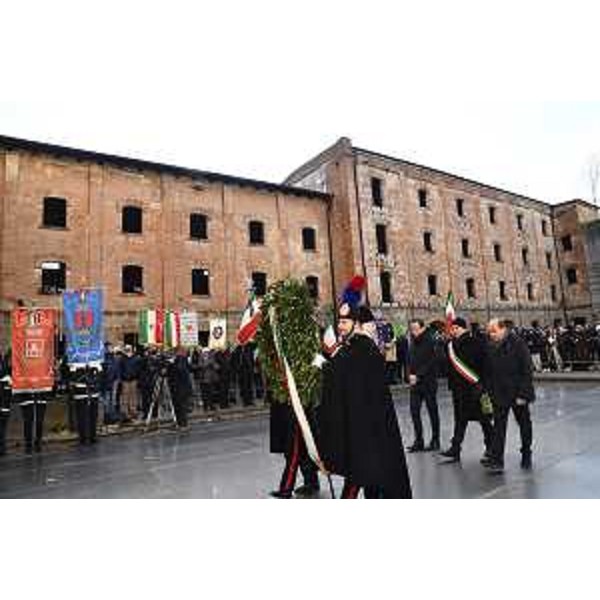 La deposizione di una corona di alloro alla risiera di S. Sabba alla presenza del Governatore del Friuli Venezia Giulia Massimiliamno Fedriga in occasione del Giorno della memoria - La deposizione di una corona di alloro alla risiera di S. Sabba alla presenza del Governatore del Friuli Venezia Giulia Massimiliamno Fedriga in occasione del Giorno della memoria