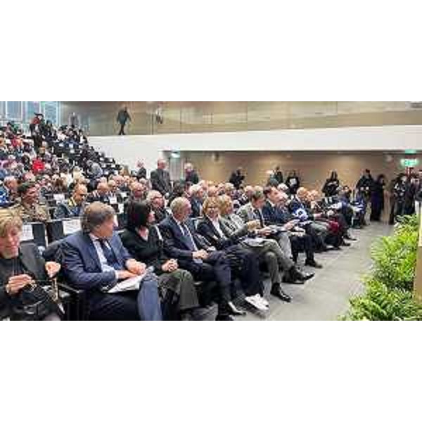 Le file riservate alle autorità istituzionali nella sala-auditorium di Udine: il presidente del Consiglio regionale, Piero Mauro Zanin, è il sesto da sinistra, accanto al governatore Massimiliano Fedriga - Le file riservate alle autorità istituzionali nella sala-auditorium di Udine: il presidente del Consiglio regionale, Piero Mauro Zanin, è il sesto da sinistra, accanto al governatore Massimiliano Fedriga