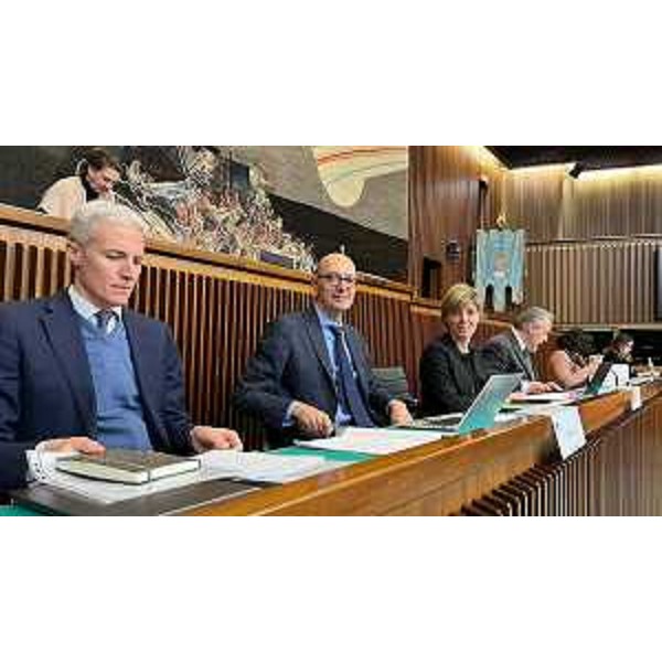 L'assessore regionale alle Finanze, Barbara Zilli, assiem ai funzionari regionali, interviene in V commissione permanente. - L'assessore regionale alle Finanze, Barbara Zilli, assiem ai funzionari regionali, interviene in V commissione permanente.