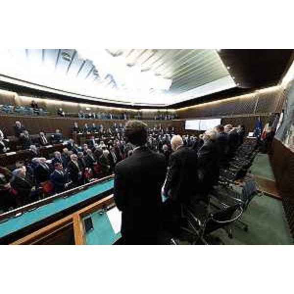 Il minuto di silenzio in Aula chiesto dal presidente del Cr Fvg, Piero Mauro Zanin, in memoria del manager friulano Enzo Cainero - Il minuto di silenzio in Aula chiesto dal presidente del Cr Fvg, Piero Mauro Zanin, in memoria del manager friulano Enzo Cainero