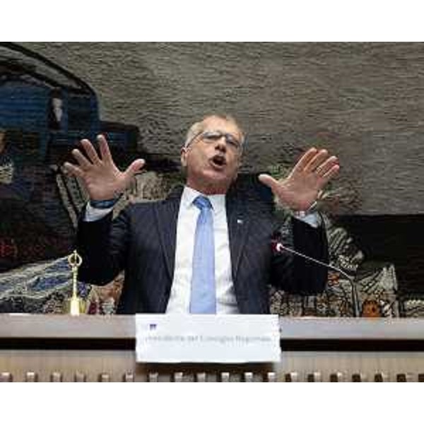 Il presidente del Cr Fvg, Piero Mauro Zanin, durante il suo intervento in Aula in opccasione della celebrazione dei 60 anni Fvg - Il presidente del Cr Fvg, Piero Mauro Zanin, durante il suo intervento in Aula in opccasione della celebrazione dei 60 anni Fvg