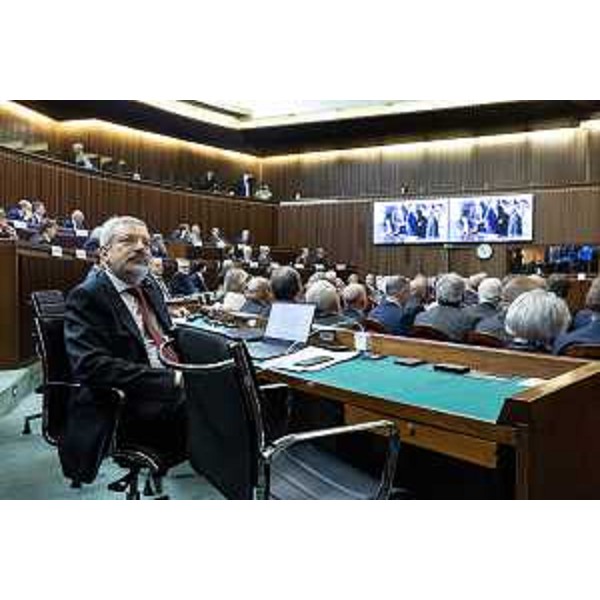 Il consigliere Furio Honsell (Open Fvg) durante la celebrazione dei 60 anni Fvg - Il consigliere Furio Honsell (Open Fvg) durante la celebrazione dei 60 anni Fvg