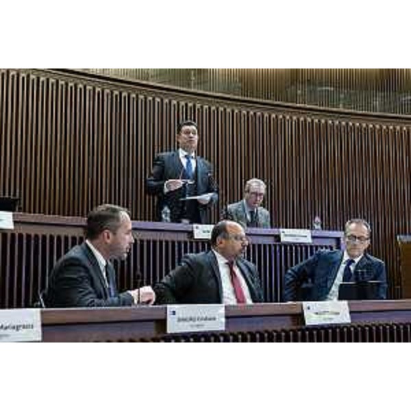 Il dem Franco Iacop con i colleghi del Pd - Il dem Franco Iacop con i colleghi del Pd