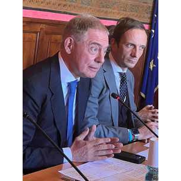 Il governatore Massimiliano Fedriga (a destra) nel corso della conferenza stampa di presentazione dell'edizione 2024 del Big Science Business Forum alla presenza degli assessori Alessia Rosolen e Sergio Emidio Bini, dei ministri all'Università e alla Ricerca Anna Maria Bernini, alle Imprese e al Made in Italy Adolfo Urso e all'Ambiente e alla Sicurezza Energetica Gilberto Pichetto Fratin, del sottosegretario agli Esteri e alla Cooperazione Internazionale Maria Tripodi e dei presidenti del Consiglio Nazionale delle Ricerche Maria Chiara Carrozza, dell'Istituto Nazionale di Fisica Nucleare Antonio Zoccoli, dell'Istituto Nazionale di Astrofisica Marco Tavani e di Area Science Park Caterina Petrillo. - Il governatore Massimiliano Fedriga (a destra) nel corso della conferenza stampa di presentazione dell'edizione 2024 del Big Science Business Forum alla presenza degli assessori Alessia Rosolen e Sergio Emidio Bini, dei ministri all'Università e alla Ricerca Anna Maria Bernini, alle Imprese e al Made in Italy Adolfo Urso e all'Ambiente e alla Sicurezza Energetica Gilberto Pichetto Fratin, del sottosegretario agli Esteri e alla Cooperazione Internazionale Maria Tripodi e dei presidenti del Consiglio Nazionale delle Ricerche Maria Chiara Carrozza, dell'Istituto Nazionale di Fisica Nucleare Antonio Zoccoli, dell'Istituto Nazionale di Astrofisica Marco Tavani e di Area Science Park Caterina Petrillo. 
