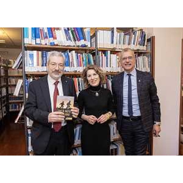 Furio Honsell (Open Fvg), l'autrice Antonella Sbuelz e il presidente del consiglio regionale, Piero Mauro Zanin - Furio Honsell (Open Fvg), l'autrice Antonella Sbuelz e il presidente del consiglio regionale, Piero Mauro Zanin