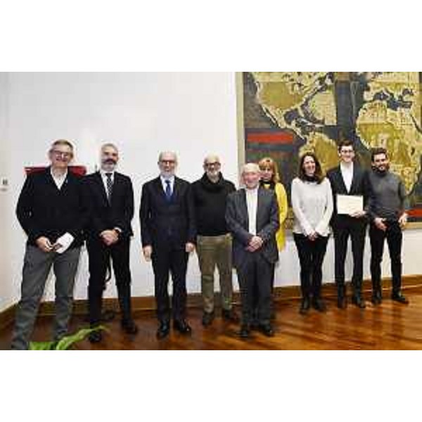 Il vicegovernatore con delega alla Disabilità del Friuli Venezia Giulia Riccardo Riccardi (il terzo da sinistra) intervenuto questo pomeriggio a Trieste alla cerimonia di consegna del premio di laurea a due tesi di laurea in politiche e interventi riguardanti i diritti e lintegrazione delle persone con disabilità. - Il vicegovernatore con delega alla Disabilità del Friuli Venezia Giulia Riccardo Riccardi (il terzo da sinistra) intervenuto questo pomeriggio a Trieste alla cerimonia di consegna del premio di laurea a due tesi di laurea in politiche e interventi riguardanti i diritti e lintegrazione delle persone con disabilità.