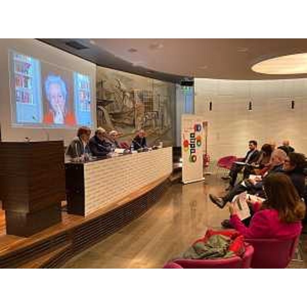 Un momento della conferenza stampa con l'assessore regionale alle Attività produttive e Turismo Sergio Emidio Bini. - Un momento della conferenza stampa con l'assessore regionale alle Attività produttive e Turismo Sergio Emidio Bini.