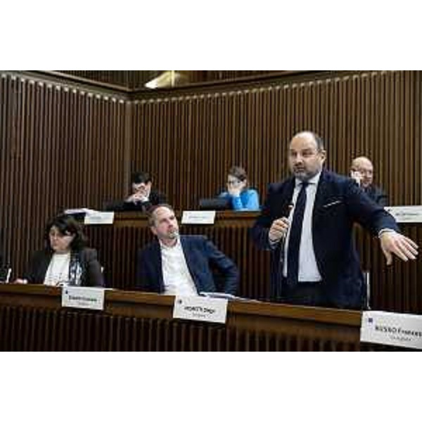 Il capogruppo del Pd, Diego Moretti, accanto a Cristiano Shaurli e Mariagrazia Santoro - Il capogruppo del Pd, Diego Moretti, accanto a Cristiano Shaurli e Mariagrazia Santoro