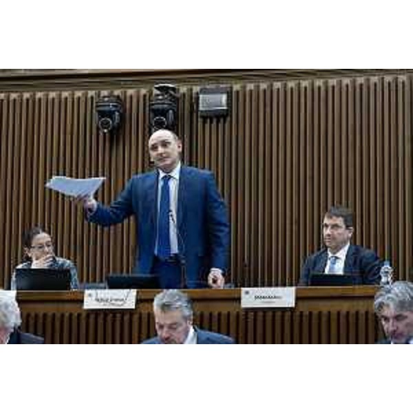 Cristian Sergo (M5S) accanto ai colleghi Andrea Ussai e Ilaria Dal Zovo - Cristian Sergo (M5S) accanto ai colleghi Andrea Ussai e Ilaria Dal Zovo