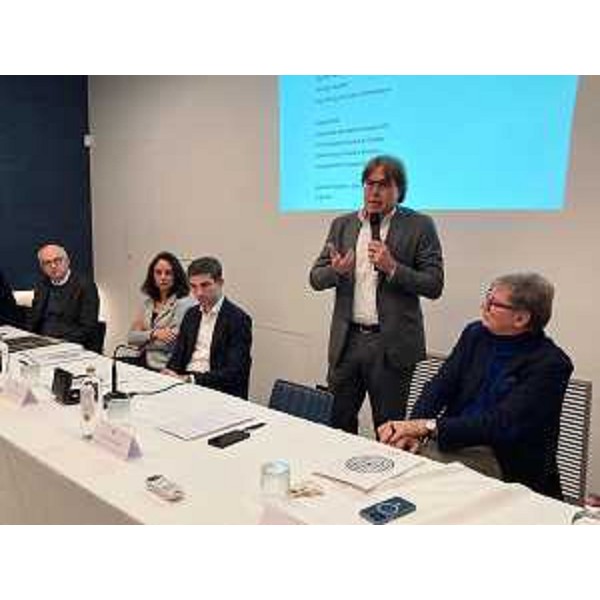 L'assessore Bini interviene alla cerimonia di consegna del certificato CasaClima al Nodo hotel di Codroipo - L'assessore Bini interviene alla cerimonia di consegna del certificato CasaClima al Nodo hotel di Codroipo