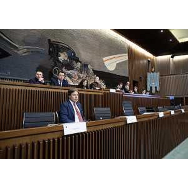 I banchi della Giunta in Aula con l'assessore alle Attività produttive, Sergio Emidio Bini - I banchi della Giunta in Aula con l'assessore alle Attività produttive, Sergio Emidio Bini