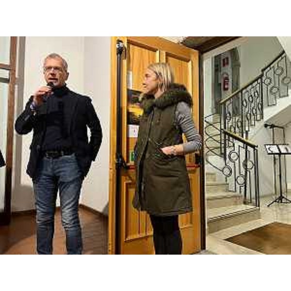 Il presidente del Cr Fvg, Piero Mauro Zanin, insieme al vicesindaco di Tolmezzo, Laura D'Orlando - Il presidente del Cr Fvg, Piero Mauro Zanin, insieme al vicesindaco di Tolmezzo, Laura D'Orlando