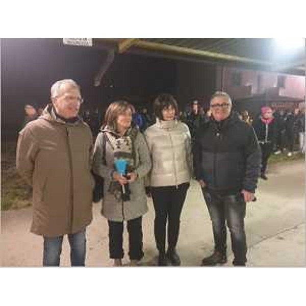 Il presidente del Cr Fvg, Piero Mauro Zanin, Maria Elena mamma di Lorenzo, l'assessore regionale Alessia Rosolen, Dino papà di Lorenzo - Il presidente del Cr Fvg, Piero Mauro Zanin, Maria Elena mamma di Lorenzo, l'assessore regionale Alessia Rosolen, Dino papà di Lorenzo