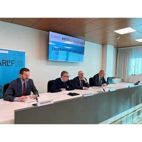 L''assessore regionale alle Lingue minoritarie, Pierpaolo Roberti, assieme all'assessore al Patrimonio e ai sistemi informativi, Sebastiano Callari e con Eros Cisilino, presidente di ARLeF e Dirgo Antonini amministratore unico di Insiel. - L''assessore regionale alle Lingue minoritarie, Pierpaolo Roberti, assieme all'assessore al Patrimonio e ai sistemi informativi, Sebastiano Callari e con Eros Cisilino, presidente di ARLeF e Dirgo Antonini amministratore unico di Insiel.