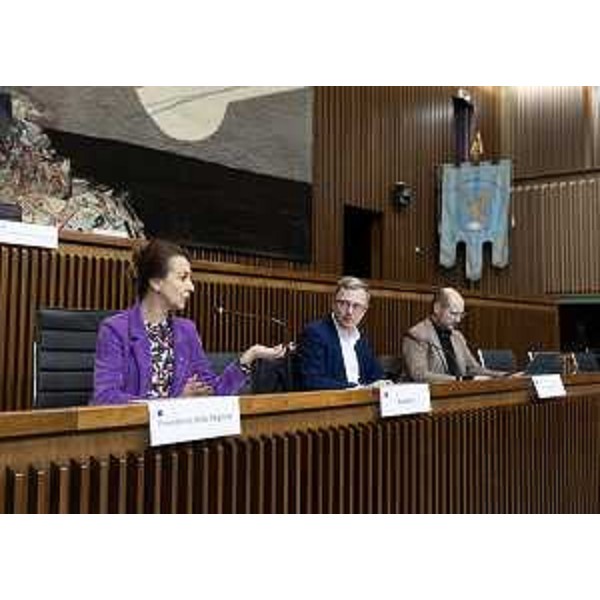 La presidente della IV Commissione, Mara Piccin, con l'assessore Fvg delegato alla Caccia, Stefano Zannier - La presidente della IV Commissione, Mara Piccin, con l'assessore Fvg delegato alla Caccia, Stefano Zannier