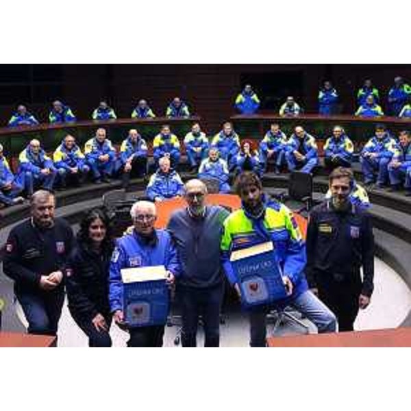 Il vicegovernatore Riccardo Riccardi alla consegna dei dispositivi Dae ai coordinatori dei gruppi comunali di Protezione civile nella sede di Palmanova. - Il vicegovernatore Riccardo Riccardi alla consegna dei dispositivi Dae ai coordinatori dei gruppi comunali di Protezione civile nella sede di Palmanova.