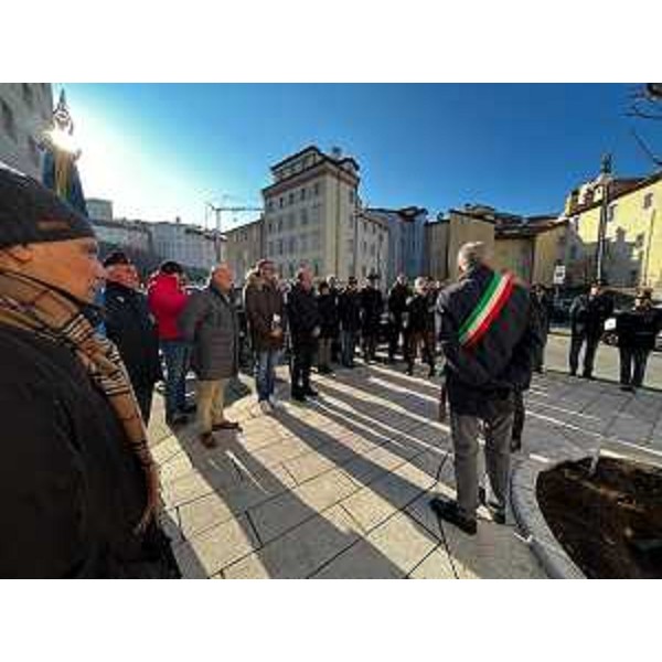 L'assessore regionale alla Sicurezza Pierpaolo Roberti alla commemorazione dedicata a Giovanni Palatucci, durante la quale è stato piantato un albero a perenne ricordo dell'ultimo questore di Fiume. - L'assessore regionale alla Sicurezza Pierpaolo Roberti alla commemorazione dedicata a Giovanni Palatucci, durante la quale è stato piantato un albero a perenne ricordo dell'ultimo questore di Fiume.