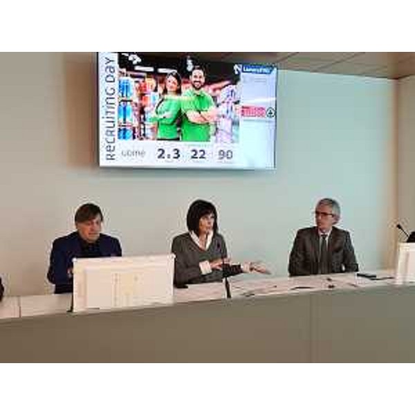 L'assessore Alessia Rosolen durante la presentazione del Recruiting day con Despar nella sede della Regione a Udine - L'assessore Alessia Rosolen durante la presentazione del Recruiting day con Despar nella sede della Regione a Udine