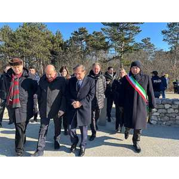 L'arrivo del presidente del Senato Ignazio La Russa al Monumento nazionale della foiba di Basovizza - L'arrivo del presidente del Senato Ignazio La Russa al Monumento nazionale della foiba di Basovizza