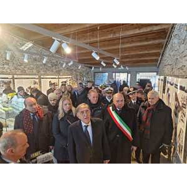 Il presidente del Senato Ignazio La Russa al Monumento nazionale della foiba di Basovizza assieme alle più alte cariche istituzionali triestine tra cui l'assessore regionale Fabio Scoccimarro. - Il presidente del Senato Ignazio La Russa al Monumento nazionale della foiba di Basovizza assieme alle più alte cariche istituzionali triestine tra cui l'assessore regionale Fabio Scoccimarro.