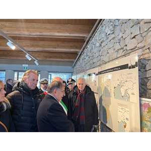 Il presidente del Senato Ignazio La Russa al Monumento nazionale della foiba di Basovizza assieme alle più alte cariche istituzionali triestine tra cui l'assessore regionale Fabio Scoccimarro. - Il presidente del Senato Ignazio La Russa al Monumento nazionale della foiba di Basovizza assieme alle più alte cariche istituzionali triestine tra cui l'assessore regionale Fabio Scoccimarro.