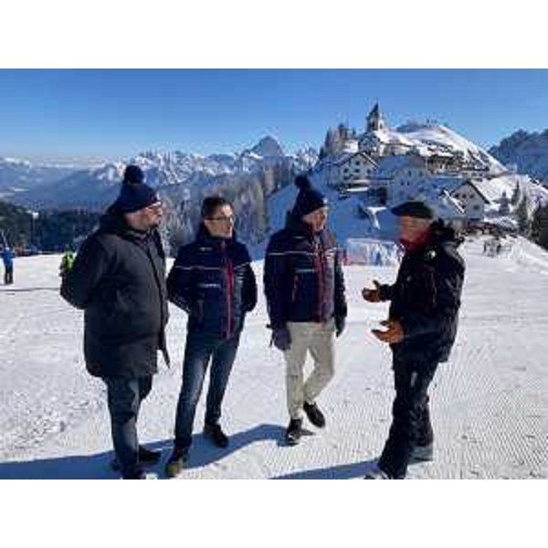 Sopralluogo dell'assessore regionale al Turismo Sergio Emidio Bini (terzo da sinistra nella foto) al polo sciistico del Lussari a Tarvisio - Sopralluogo dell'assessore regionale al Turismo Sergio Emidio Bini (terzo da sinistra nella foto) al polo sciistico del Lussari a Tarvisio