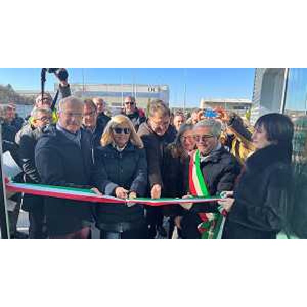 Il presidente del Cr Fvg, Piero Mauro Zanin, durante il taglio del nastro della nuova sede Net a Udine - Il presidente del Cr Fvg, Piero Mauro Zanin, durante il taglio del nastro della nuova sede Net a Udine