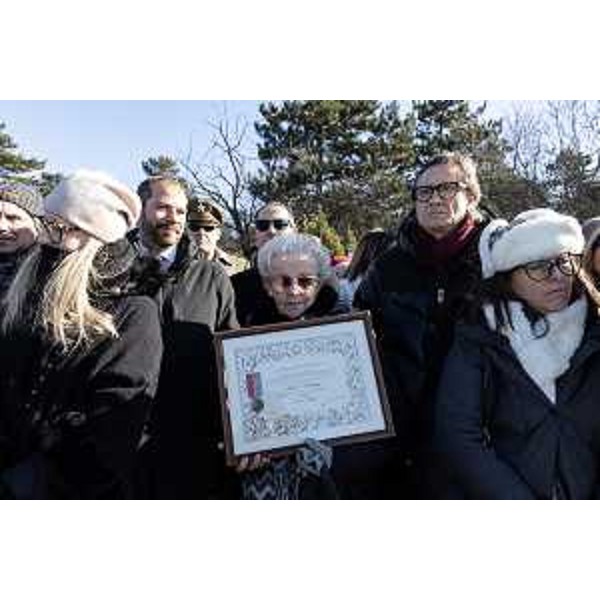 I consiglieri regionali Claudio Giacomelli (FdI) e Giuseppe Ghersinich (Lega) tra il pubblico durante la cerimonia alle Foibe - I consiglieri regionali Claudio Giacomelli (FdI) e Giuseppe Ghersinich (Lega) tra il pubblico durante la cerimonia alle Foibe