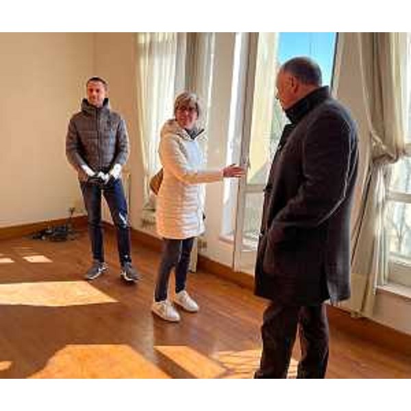 L'assessore regionale alle Finanze, Barbara Zilli, durante il sopralluogo all'immobile, futura sede del Comune di Tarcento. - L'assessore regionale alle Finanze, Barbara Zilli, durante il sopralluogo all'immobile, futura sede del Comune di Tarcento.