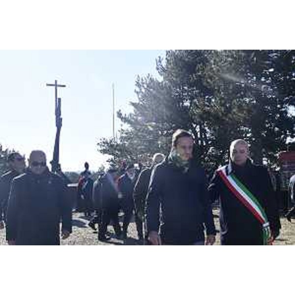 Il governatore del Friuli Venezia Giulia Massimilliano Fedriga durante la celebrazione del Giorno del ricordo al Monumento nazionale della foiba di Basovizza, alla quale hanno partecipato le più alte cariche istituzionali, tra cui il ministro per i Rapporti con il Parlamento Luca Ciriani, il sindaco di Trieste Roberto Dipiazza, il vescovo di Trieste monsignor Giampaolo Crepaldi, numerosi parlamentari, gli assessori regionali Pierpaolo Roberti, Alessia Rosolen e Fabio Scoccimarro, il presidente del Consiglio regionale Piero Mauro Zanin e i rappresentanti della associazioni degli esuli istriani, fiumani e dalmati. - Il governatore del Friuli Venezia Giulia Massimilliano Fedriga durante la celebrazione del Giorno del ricordo al Monumento nazionale della foiba di Basovizza, alla quale hanno partecipato le più alte cariche istituzionali, tra cui il ministro per i Rapporti con il Parlamento Luca Ciriani, il sindaco di Trieste Roberto Dipiazza, il vescovo di Trieste monsignor Giampaolo Crepaldi, numerosi parlamentari, gli assessori regionali Pierpaolo Roberti, Alessia Rosolen e Fabio Scoccimarro, il presidente del Consiglio regionale Piero Mauro Zanin e i rappresentanti della associazioni degli esuli istriani, fiumani e dalmati. 